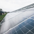 Hoeveel leveren zonnepanelen op een bewolkte dag nog op in de zomer?